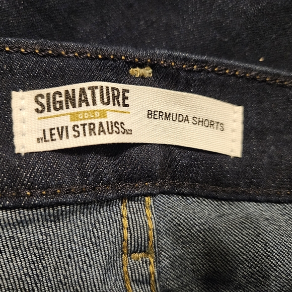 Levis Signature Gold Label Mid Rise Bermuda Jean Shorts NWT Plus Size 24W - Picture 8 of 11